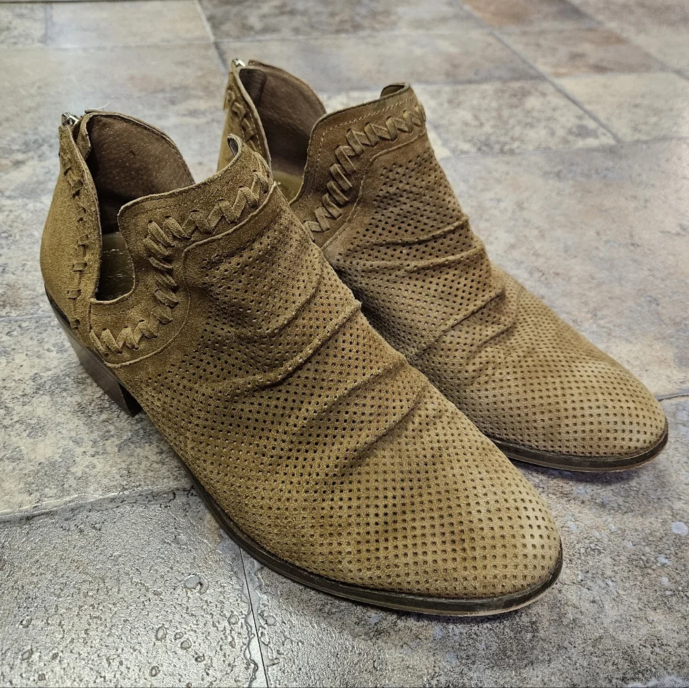 Vince Camuto Palmina Suede Boots Size 10